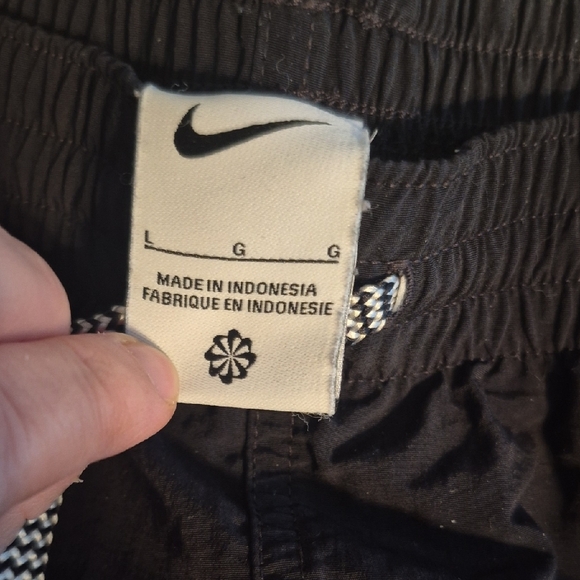 Nike Black Shorts with Black & White Drawstring. Mulicolor Nike Logo - Picture 5 of 9